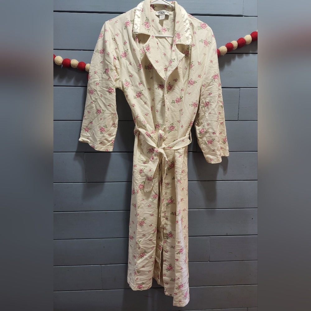 Vintage Floral Robe - Picture 5 of 6